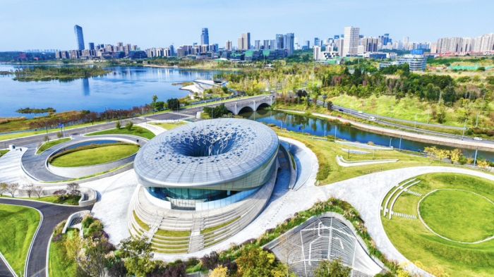 Emc易倍体育：2024成都市人工智能与机器人产业融合发展大会四川天府新区专场活动举行(图2)