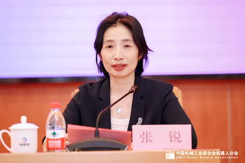 易倍体育网站：第九届“创客中国”智能机器人中小企业创新创业大赛新闻发布会在京召开(图7)