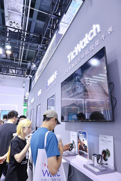 AIGC艺术展、3D数字人动捕演示出门问问亮相2024世界人工智能大会(图8)