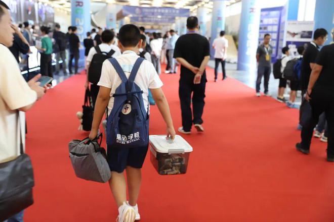 Emc易倍体育：2024世界机器人大会：泡沫、热潮、现实与未来｜甲子光年(图12)