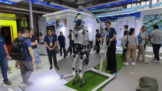 Emc易倍体育：2024世界机器人大会：泡沫、热潮、现实与未来｜甲子光年(图17)