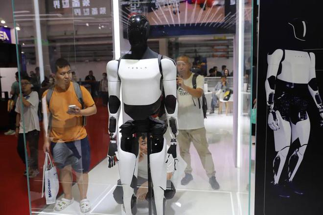 Emc易倍体育：2024世界机器人大会：泡沫、热潮、现实与未来｜甲子光年(图16)