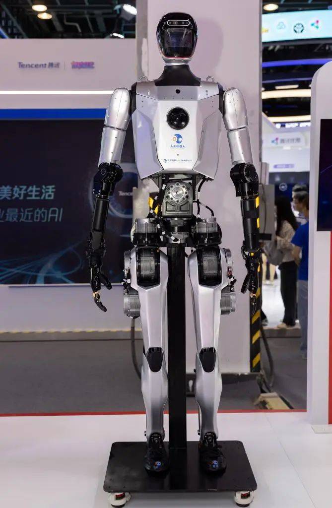 2024世界人工智能大会｜这些有趣的人形机器人争相登场它们离实际应用有多远？(图3)