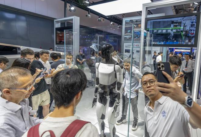 Emc易倍体育：在2024世界人工智能大会比ChatGPT更火的是人形机器人(图2)