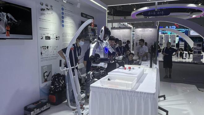 Emc易倍体育：在2024世界人工智能大会比ChatGPT更火的是人形机器人(图3)