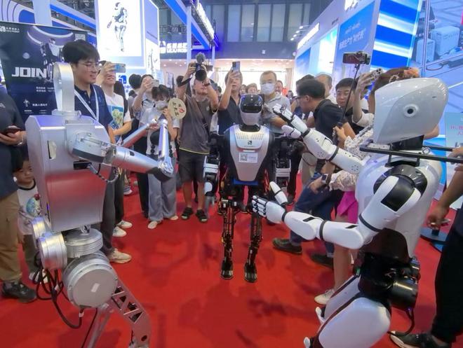 实探2024世界机器人大会:人形机器人各显身手