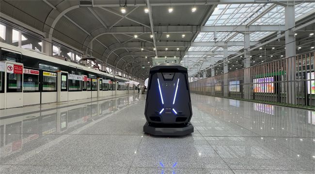 又一条地铁无人线开通！霞智科技智能清洁机器人正式“上岗”(图2)