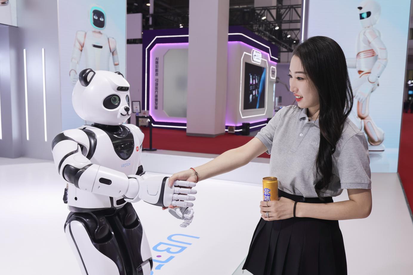 优必选人形机器人亮相2023世界机器人大会(图2)
