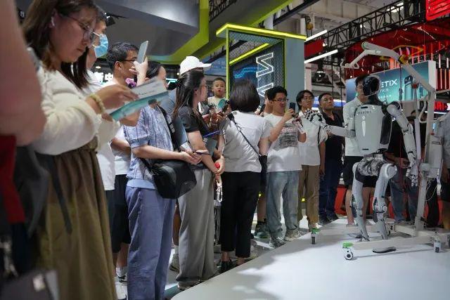 Emc易倍体育:成果亮相2024世界机器人大会杭甬携手竞逐人形机器人赛道