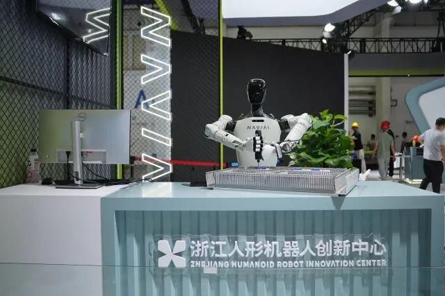 Emc易倍体育：成果亮相2024世界机器人大会杭甬携手竞逐人形机器人赛道(图2)