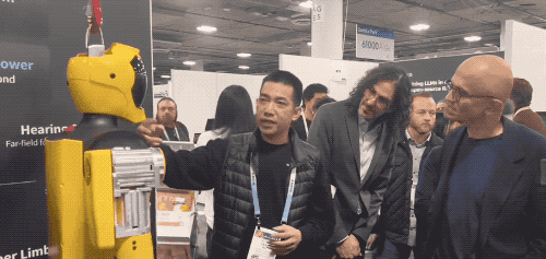CES2024丨国产机器人爆火连微软CEO纳德拉都来参观