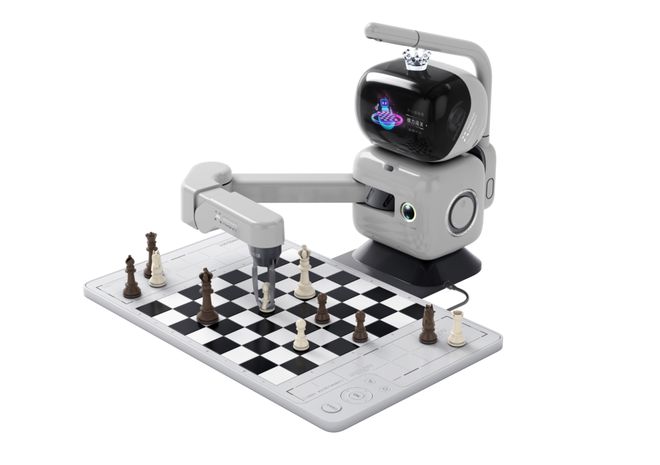 业界2024世界机器人大会：600余件产品集中亮相商汤国际象棋机器人扯眼球(图2)