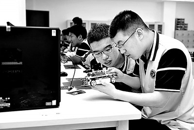 易倍体育网站：鼓励“揭榜挂帅”深化校企合作——以新型研发机构促人工智能成果转化(图3)