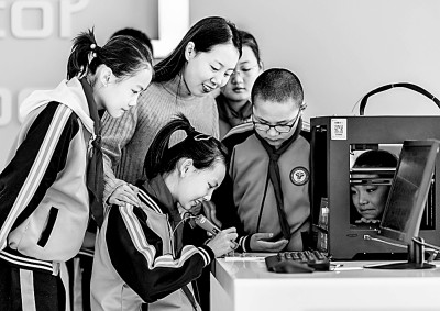 易倍体育网站：鼓励“揭榜挂帅”深化校企合作——以新型研发机构促人工智能成果转化(图2)