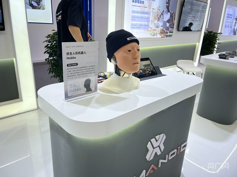 投资链接世界丨仿生人形机器人、AI验布机……人工智能、绿色创新最新技术产品登台亮相(图1)