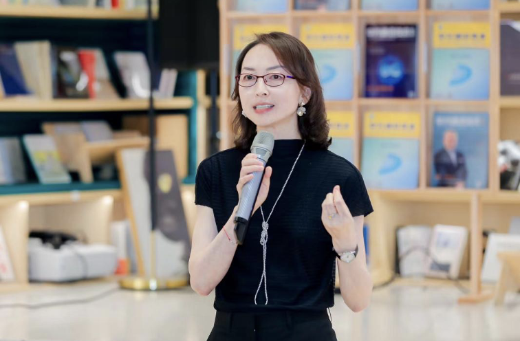 Emc易倍体育：中兴崔丽深度分享AI见解：底层芯片将趋同大模型开源与闭源共存
