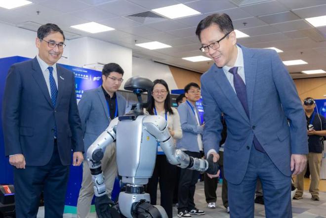 多家机器人企业亮最新技术香港高峰会AI智潮涌动(图1)