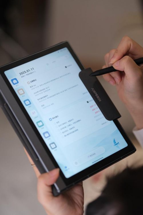 易倍体育网站：思必驰AI办公本入选“2024中国消费级AI硬件TOP50”(图2)