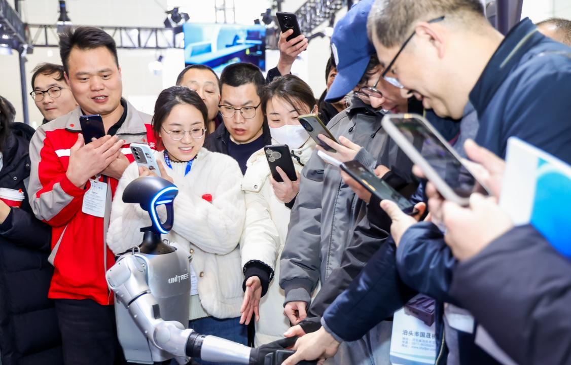2025具身智能机器人发展大会在天津成功举办(图3)
