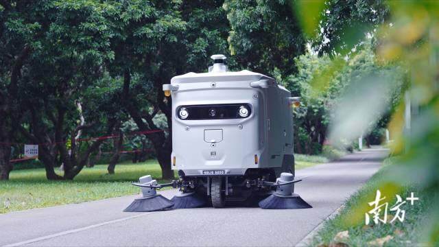 Emc易倍体育：南方日报评论员：加快打造全球人工智能与机器人产业高地