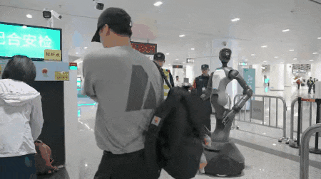 易倍体育网站：深圳打造AI先锋城市：硬件生态驱动下的全域智能化突围(图4)