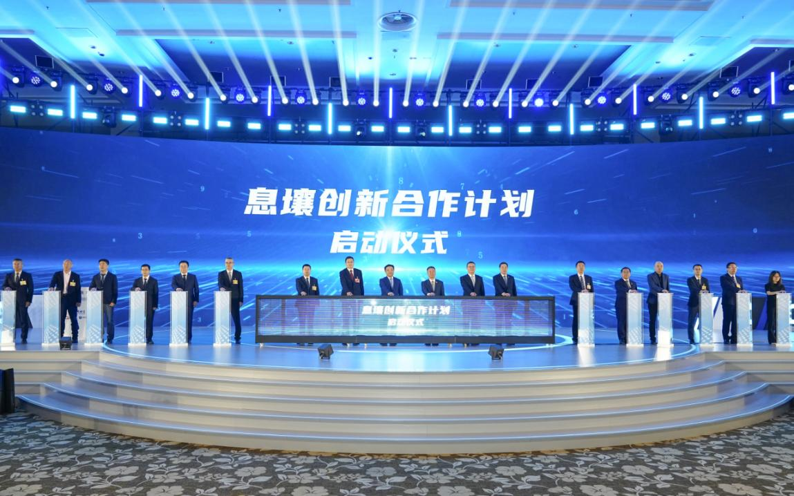 Emc易倍体育：国云“拥抱”AI2025智能云生态大会在福州举办(图2)