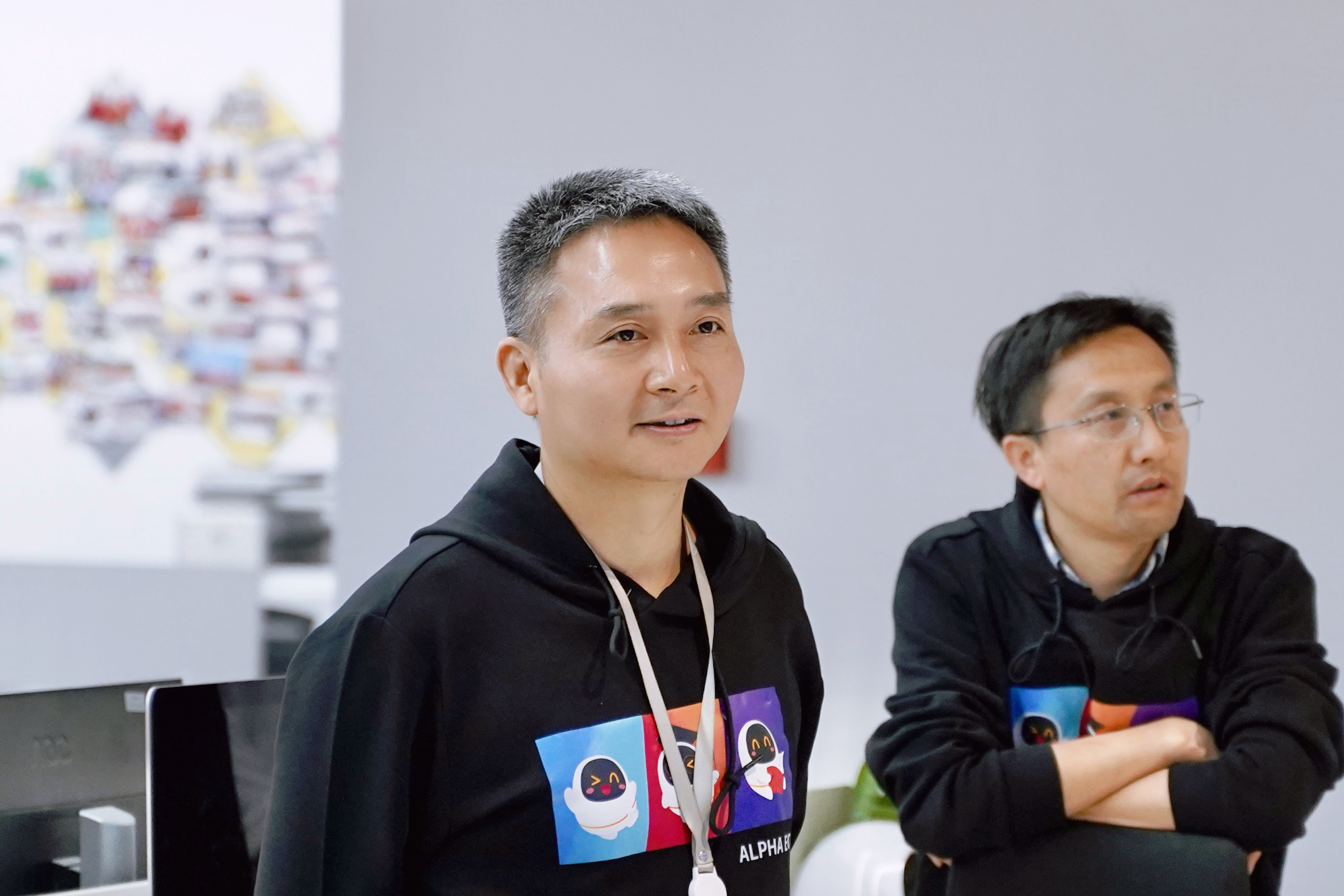 2025寻找新质生产力领跑者案例当父母之心遇上AI技术：这家企业穿越三次技术周期的密码(图1)