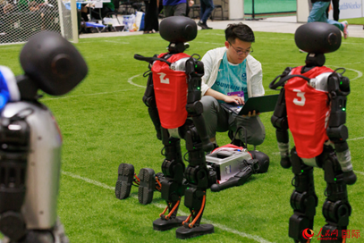 易倍体育网站：中国智造精彩亮相2025机器人世界杯