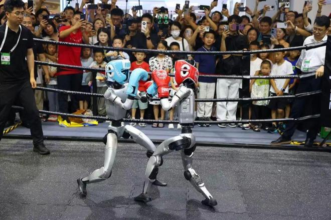 超150台人形机器人亮相“整活”大佬们有话说(图3)