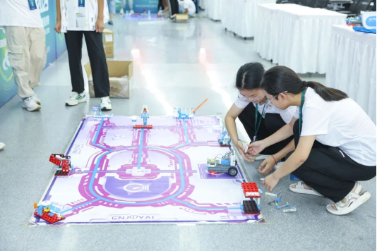 Emc易倍体育：世界机器人大赛在青岛人工智能国际客厅成功举办(图3)