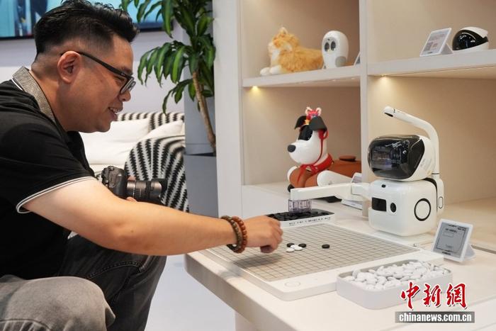 探访全球首家具身智能机器人4S店(图5)