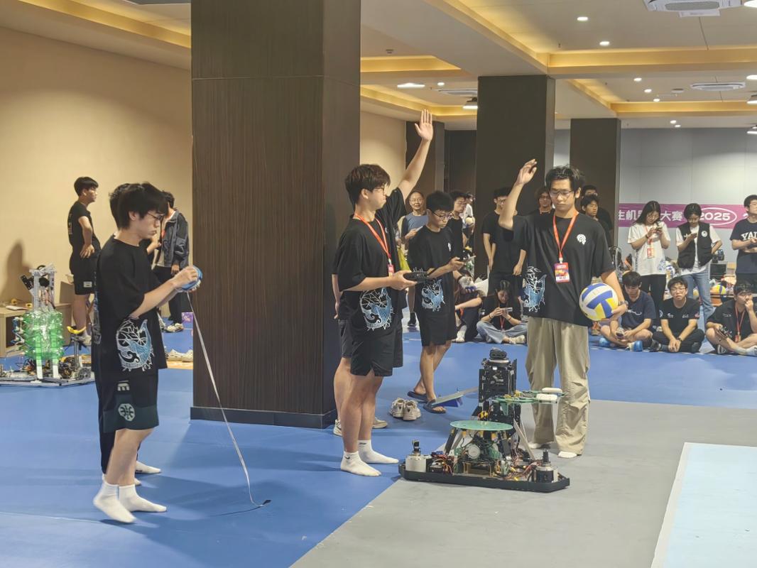 易倍体育网站：西安交大在第二十四届全国大学生机器人大赛ROBOCON中获佳绩(图6)