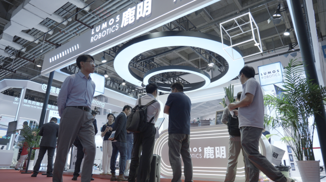 Lumos鹿明机器人携全系产品亮相WRC2025以具身智能科技引领产业智能升级