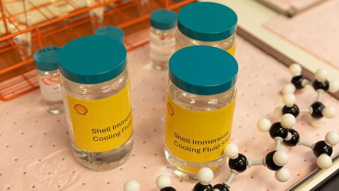 英特尔携手壳牌推出至强处理器数据中心浸没式液冷散热方案(图1)