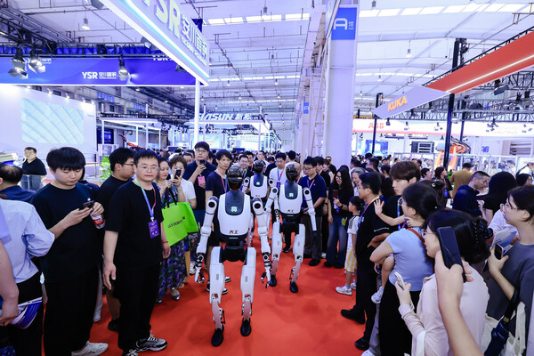 易倍体育网站：十余款首发首创产品发布具身智能机器人成焦点(图1)