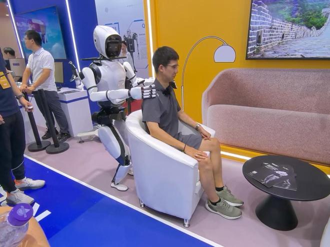 实探2024世界机器人大会：人形机器人各显身手(图2)