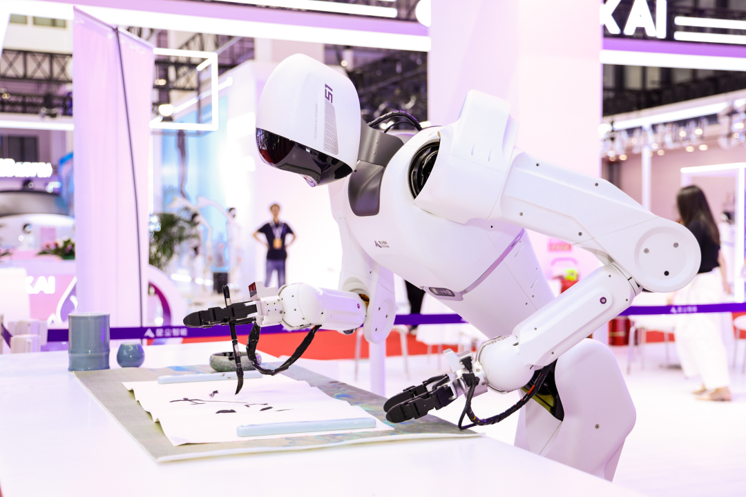 易倍体育网站：2024世界机器人大会｜ 星尘智能预计今年完成商业化