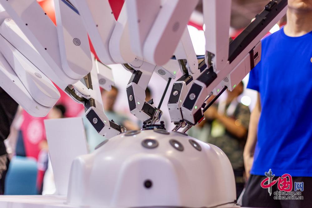 易倍体育网站：2024世界機器人大會醫療機器人引領健康新未來(图3)