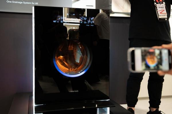 Emc易倍体育：IFA展上智能割草机重磅亮相石头科技用黑科技引爆行业发展“奇点”(图3)