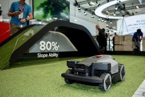 Emc易倍体育：IFA展上智能割草机重磅亮相石头科技用黑科技引爆行业发展“奇点”(图4)