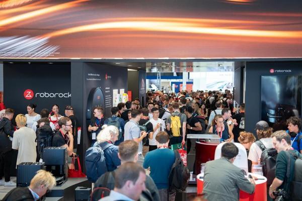 Emc易倍体育：IFA展上智能割草机重磅亮相石头科技用黑科技引爆行业发展“奇点”