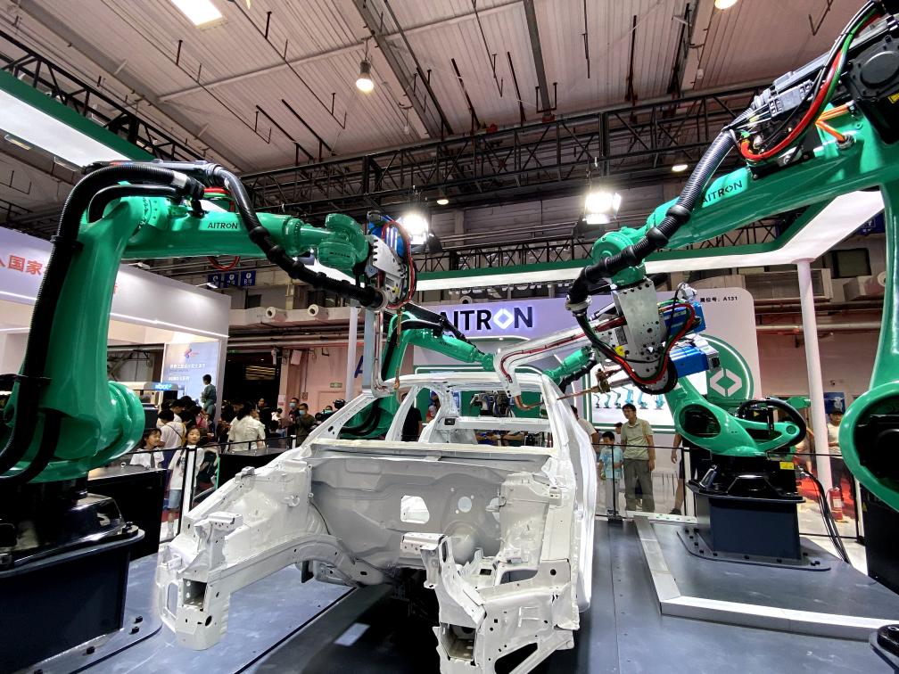 “共享智能新未来”中国机器人产业迎来黄金机遇期(图2)