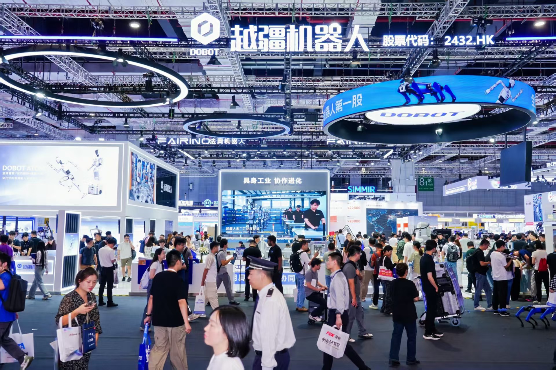 全球首个多形态具身智能机器人平台来了！越疆率先打开具身工业时代大门