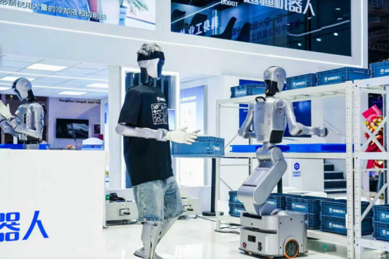 易倍体育网站：从机械臂到人形机器人越疆机器人具身工业率先登场(图2)