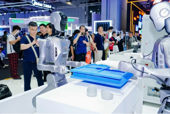 易倍体育网站：从机械臂到人形机器人越疆机器人具身工业率先登场(图3)