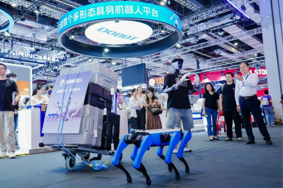 易倍体育网站：从机械臂到人形机器人越疆机器人具身工业率先登场(图8)