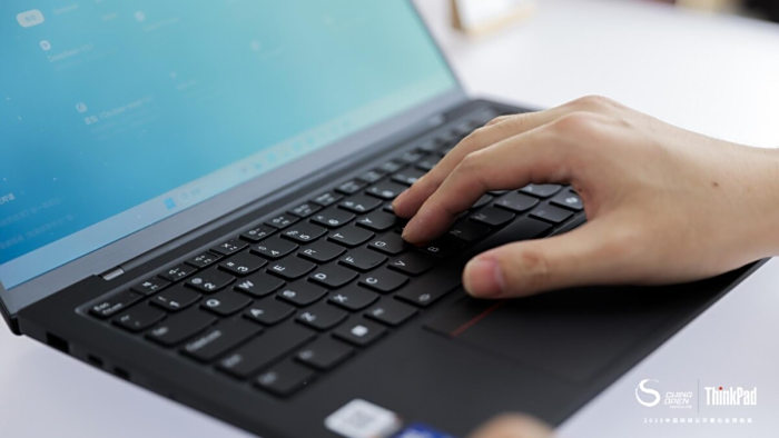 易倍体育网站：从小红帽到天禧智能体ThinkPad“让PC成为CP”(图5)