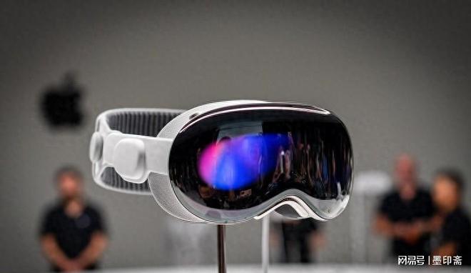 易倍体育网站：苹果砍停下一代VisionPro押注两款智能眼镜AI硬件风向变了？