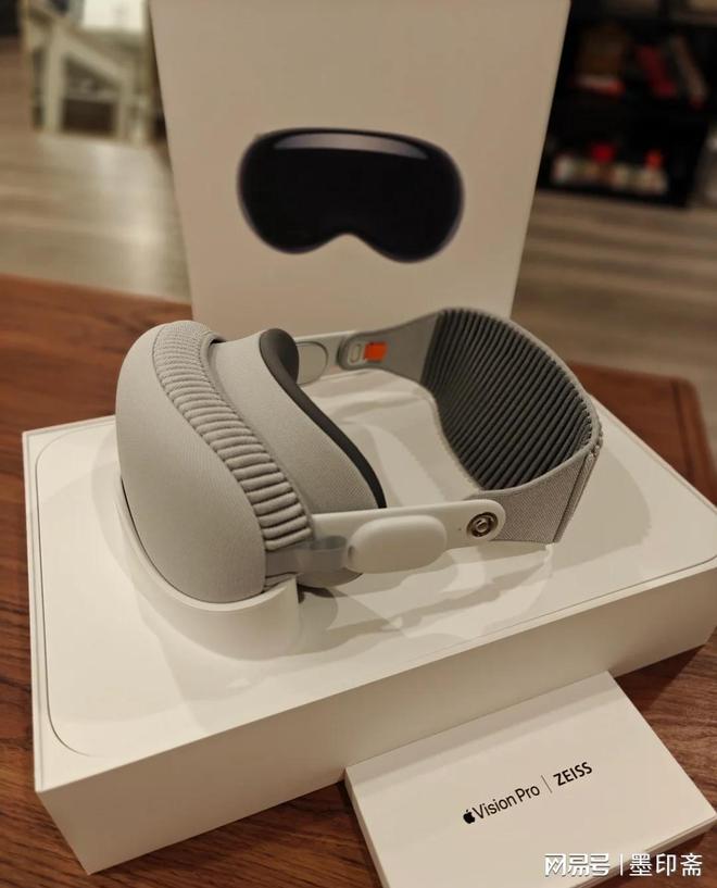 易倍体育网站：苹果砍停下一代VisionPro押注两款智能眼镜AI硬件风向变了？(图4)