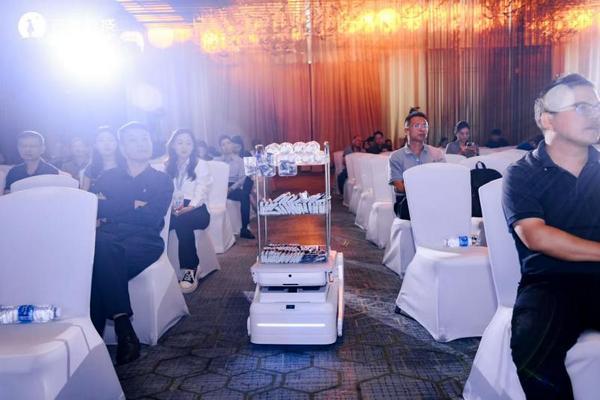 “群”智共生：云迹科技的生态实践从单体智能到群体革命的跨越(图3)